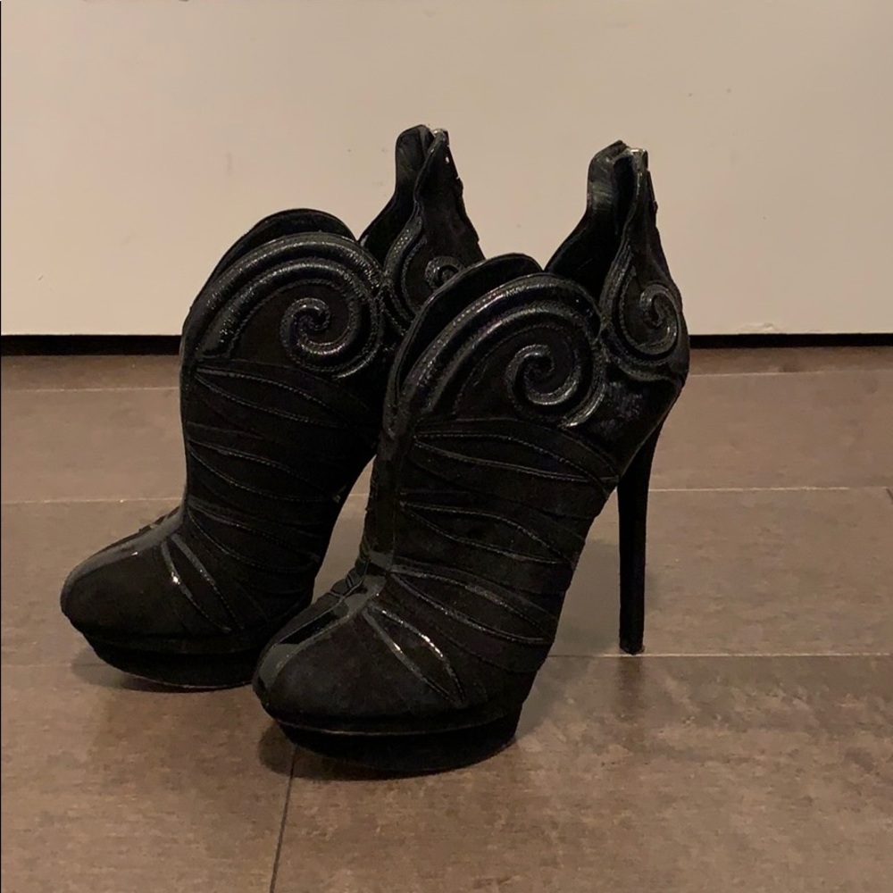 B Brian Atwood ankle booties boots